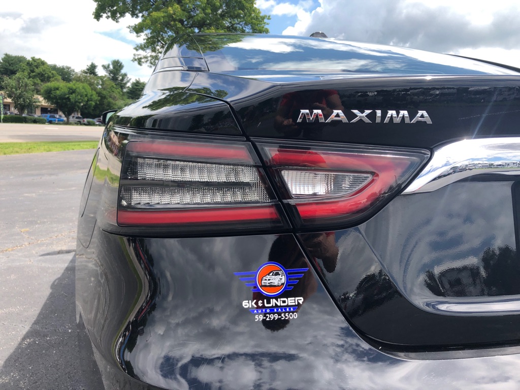 Photo 9 of this NISSAN MAXIMA