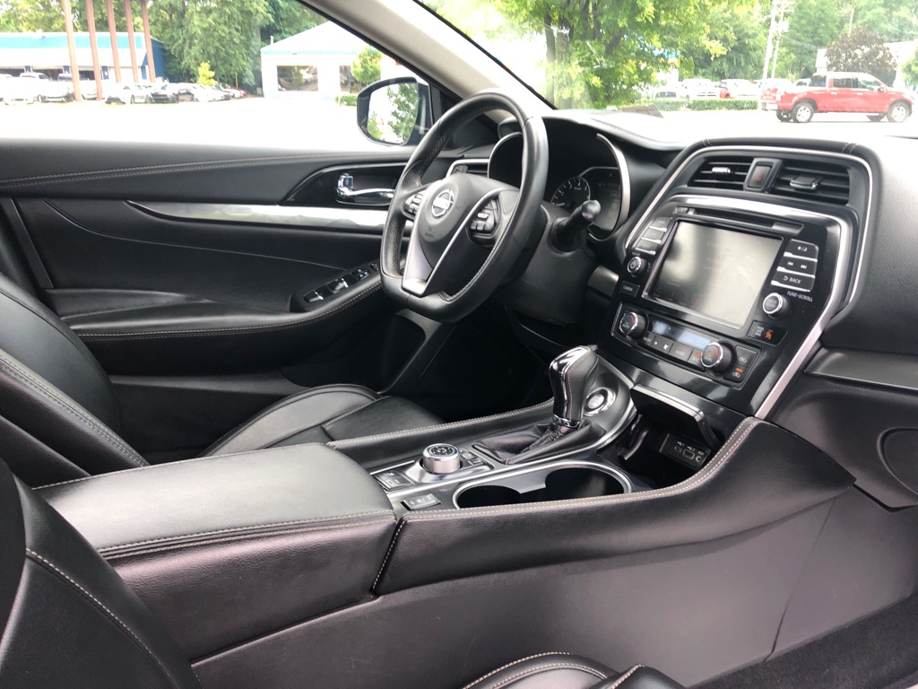 Photo 8 of this NISSAN MAXIMA