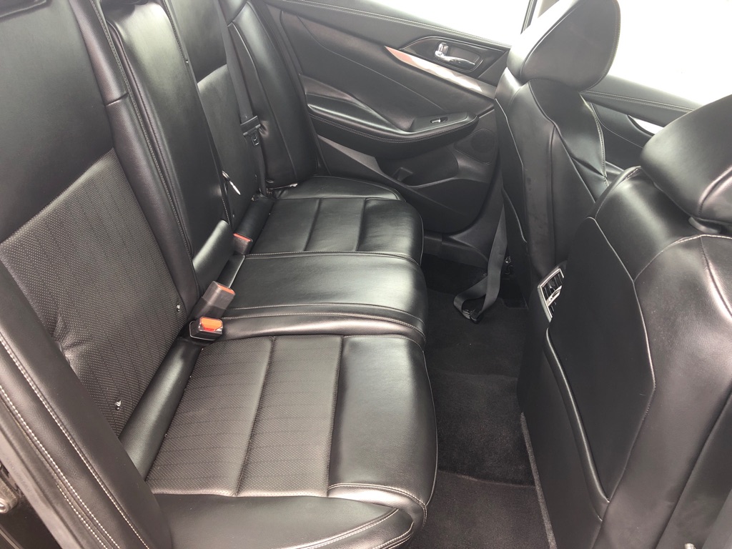 Photo 15 of this NISSAN MAXIMA