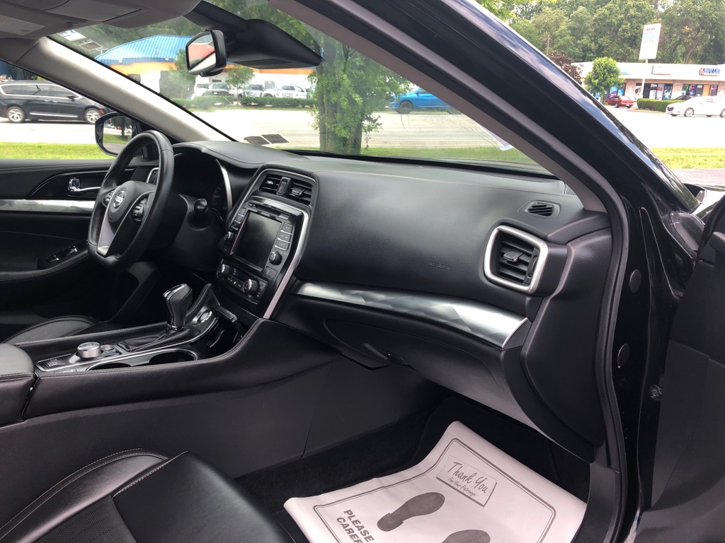 Photo 19 of this NISSAN MAXIMA