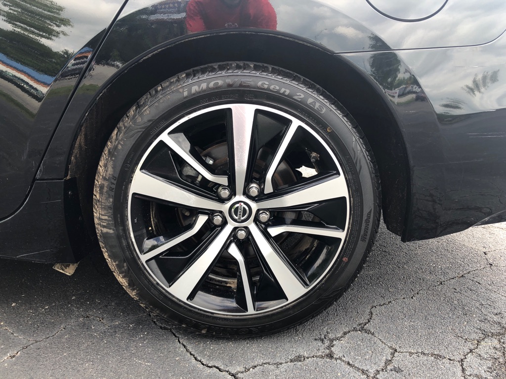 Photo 11 of this NISSAN MAXIMA