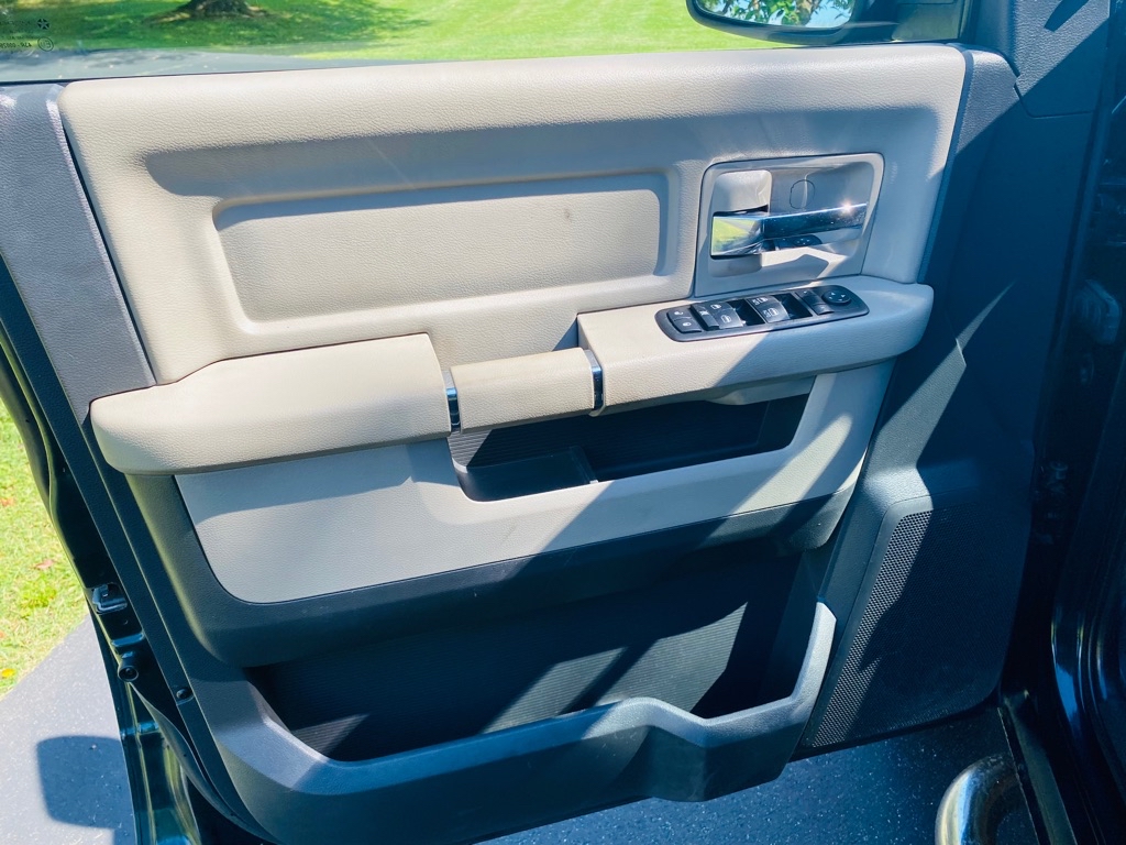 Photo 13 of this DODGE RAM 1500