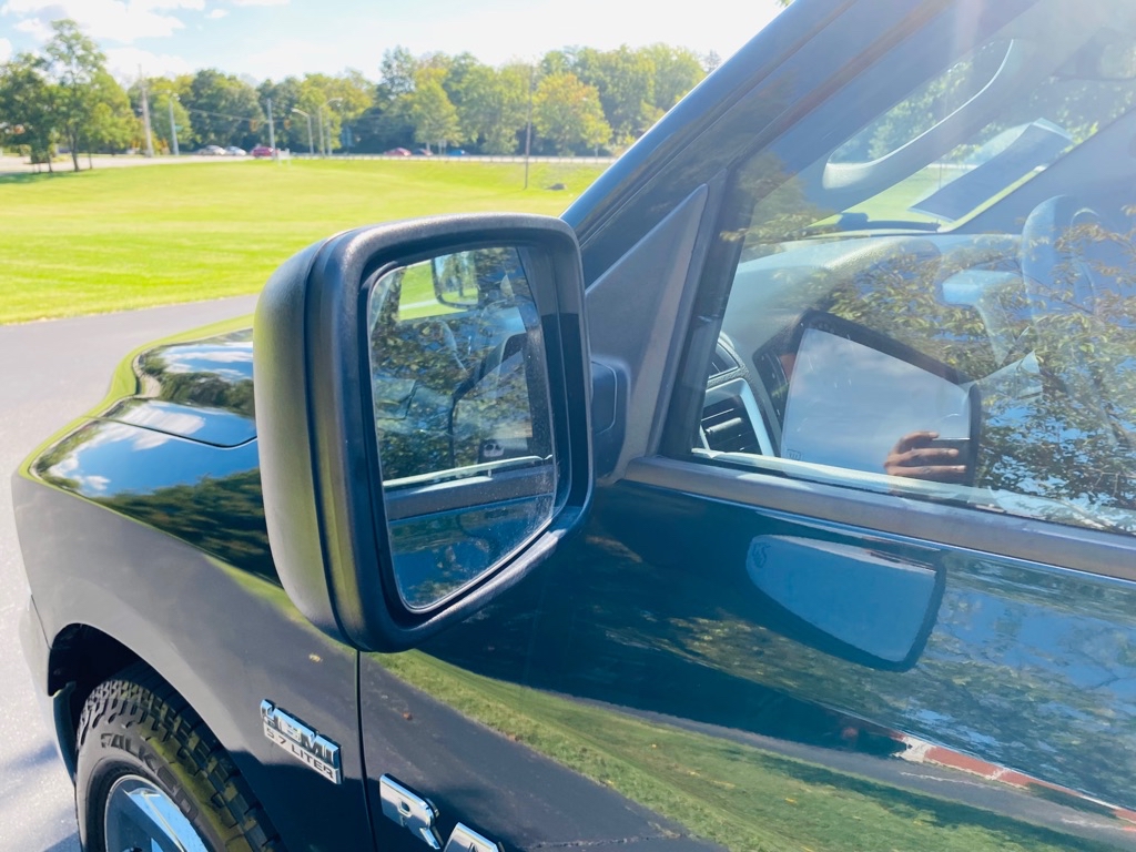 Photo 8 of this DODGE RAM 1500
