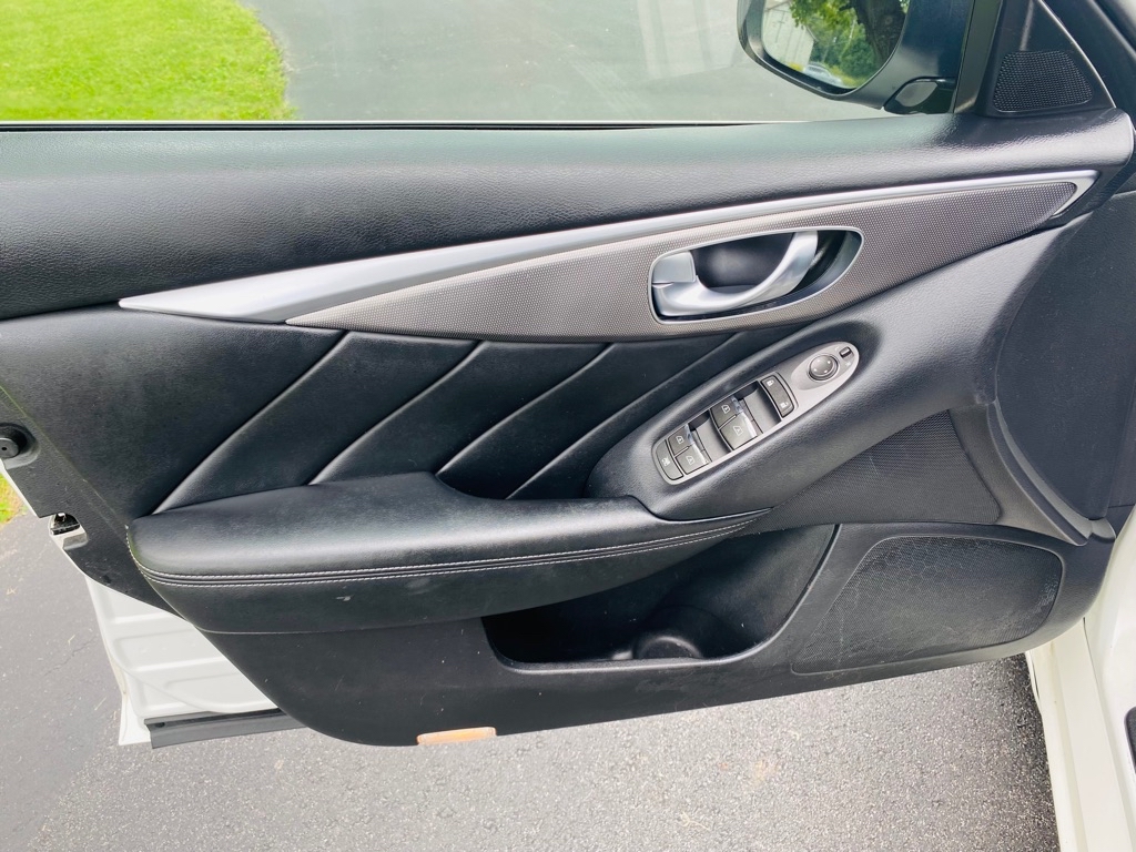 Photo 14 of this INFINITI Q50