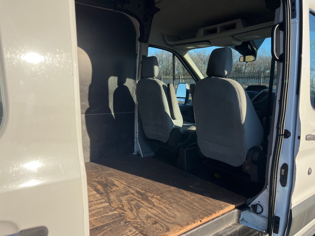 Photo 11 of this FORD TRANSIT
