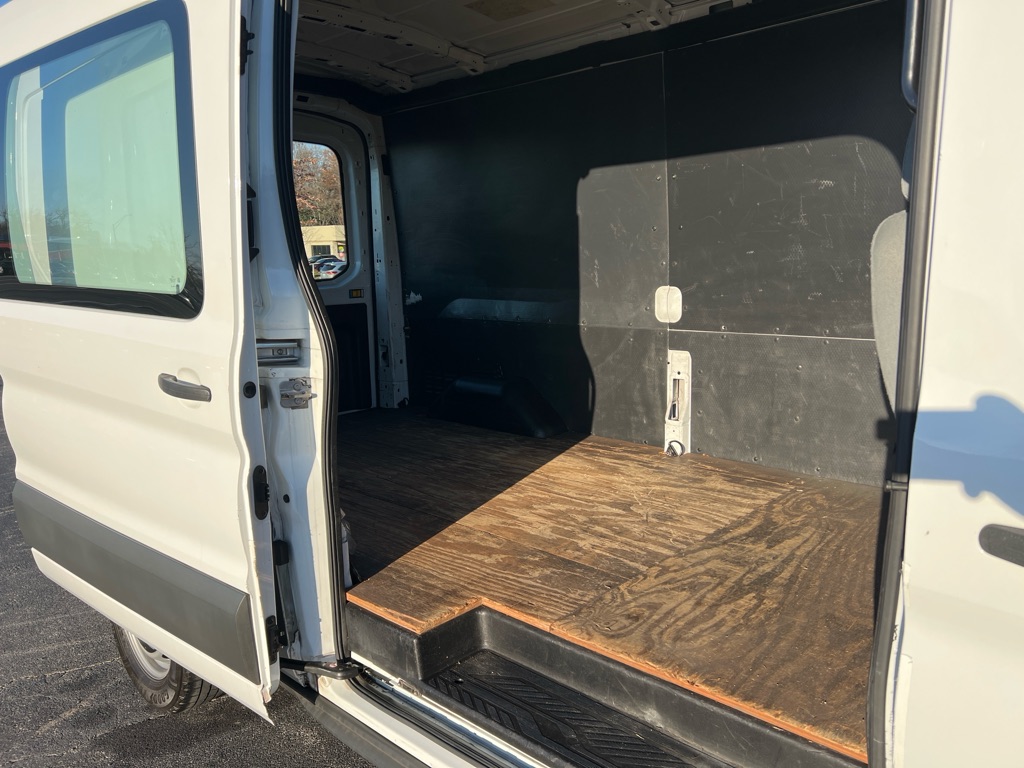 Photo 12 of this FORD TRANSIT