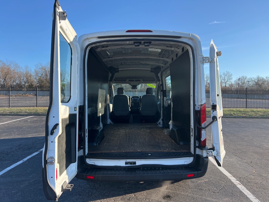 Photo 13 of this FORD TRANSIT