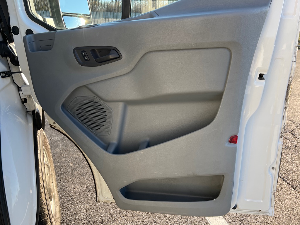 Photo 10 of this FORD TRANSIT