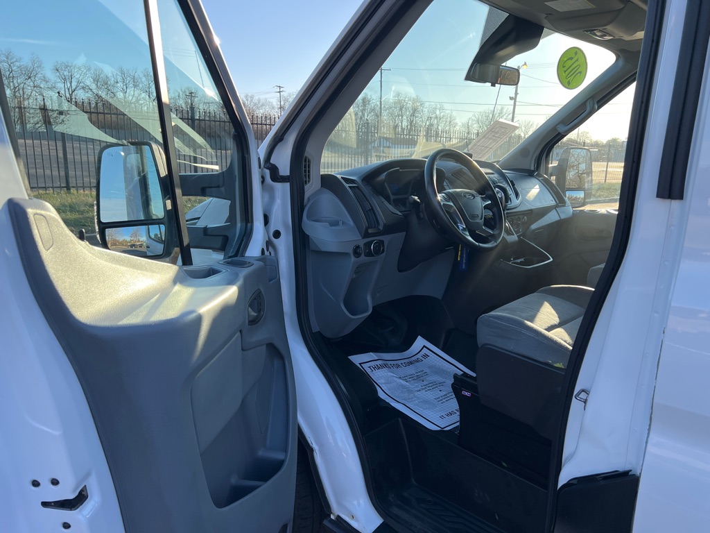 Photo 15 of this FORD TRANSIT