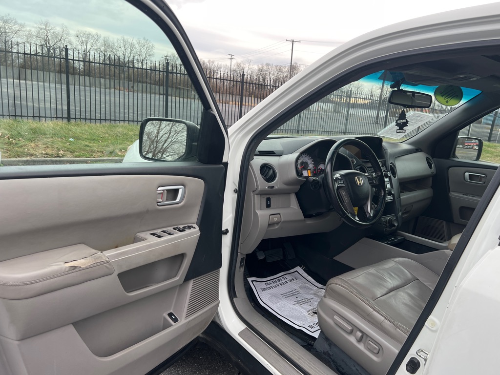 Photo 15 of this HONDA PILOT