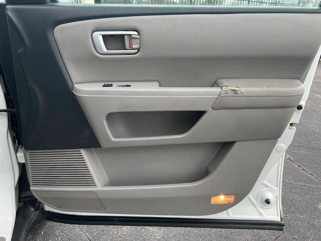 Photo 10 of this HONDA PILOT