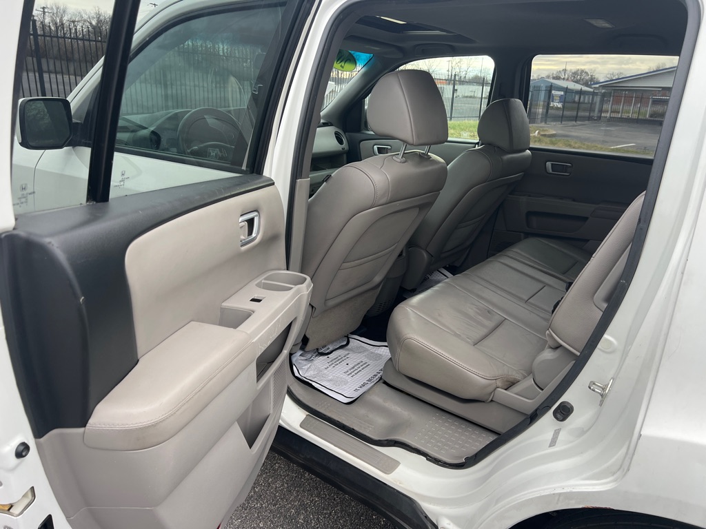 Photo 14 of this HONDA PILOT