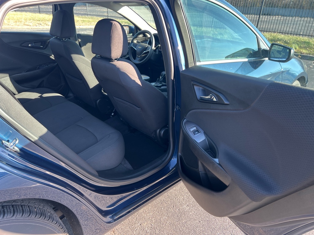 Photo 11 of this CHEVROLET MALIBU