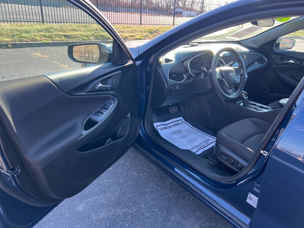 Photo 15 of this CHEVROLET MALIBU