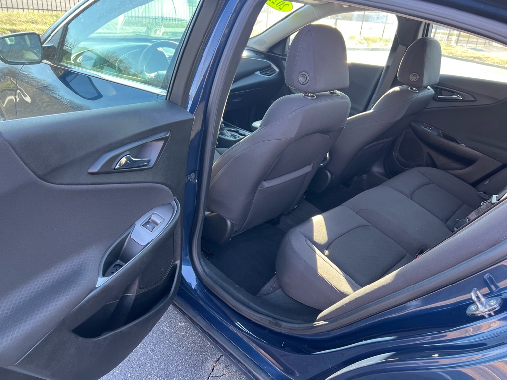 Photo 14 of this CHEVROLET MALIBU