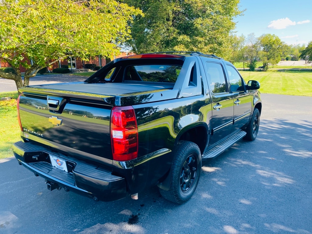 Photo 6 of this CHEVROLET AVALANCHE
