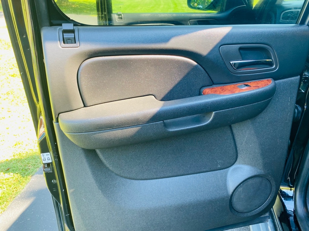 Photo 15 of this CHEVROLET AVALANCHE