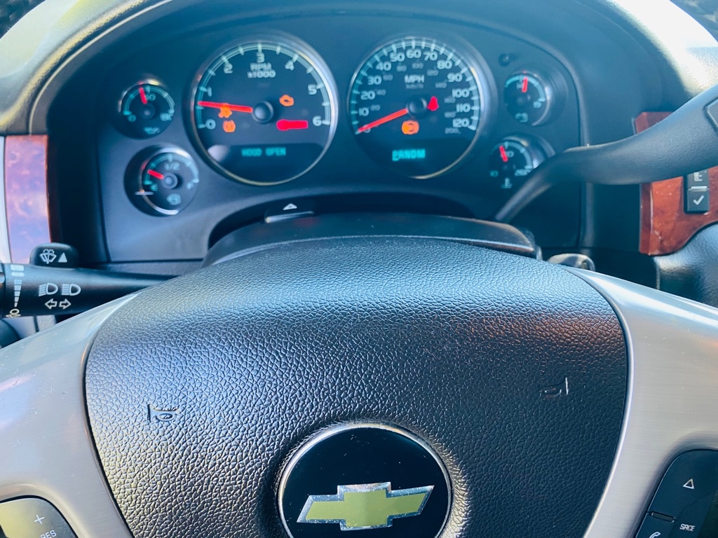Photo 22 of this CHEVROLET AVALANCHE