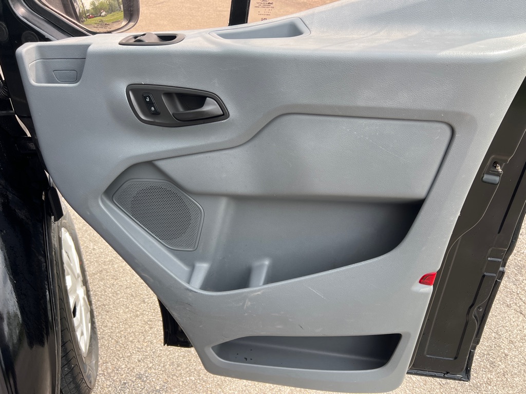 Photo 10 of this FORD TRANSIT