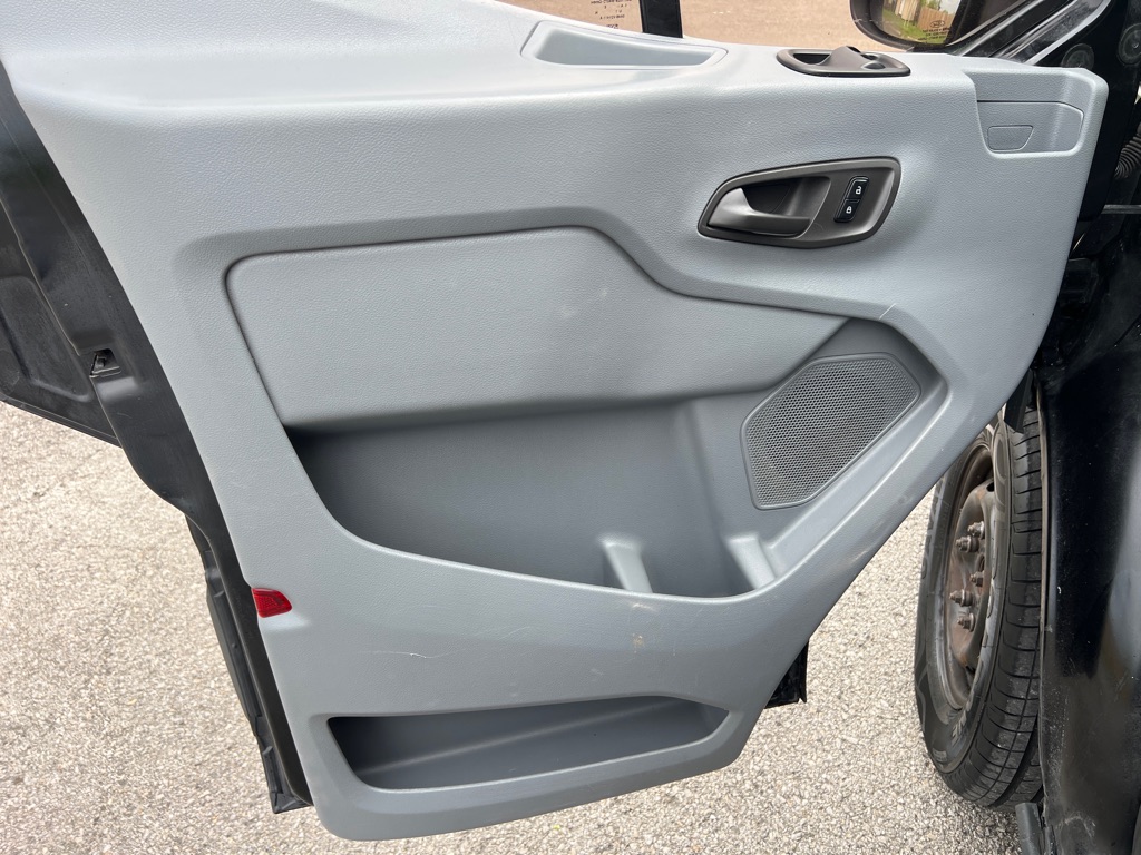 Photo 15 of this FORD TRANSIT