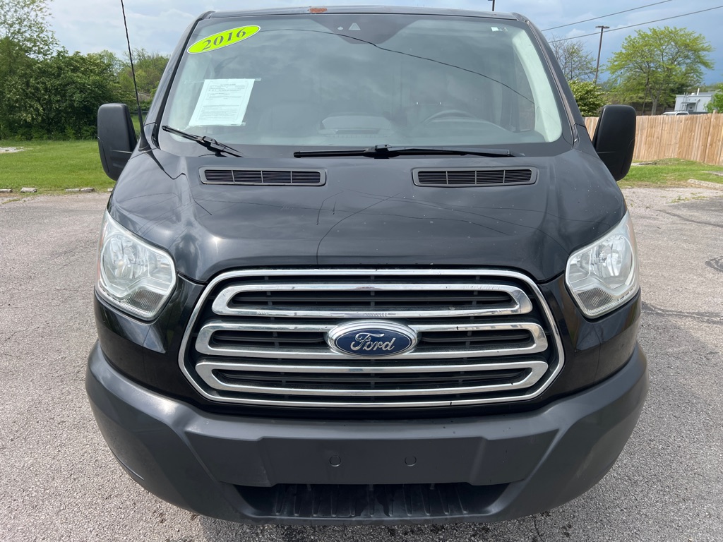 Photo 2 of this FORD TRANSIT