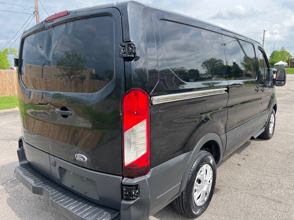 Photo 7 of this FORD TRANSIT