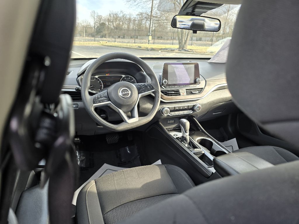 Photo 13 of this NISSAN ALTIMA