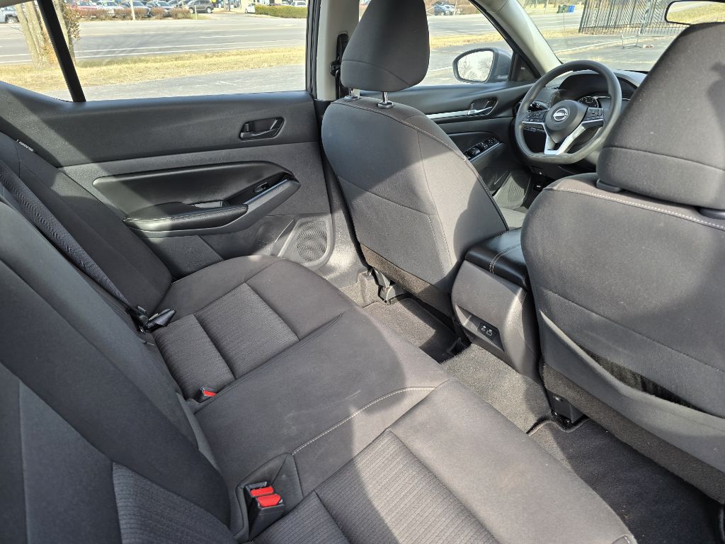 Photo 9 of this NISSAN ALTIMA