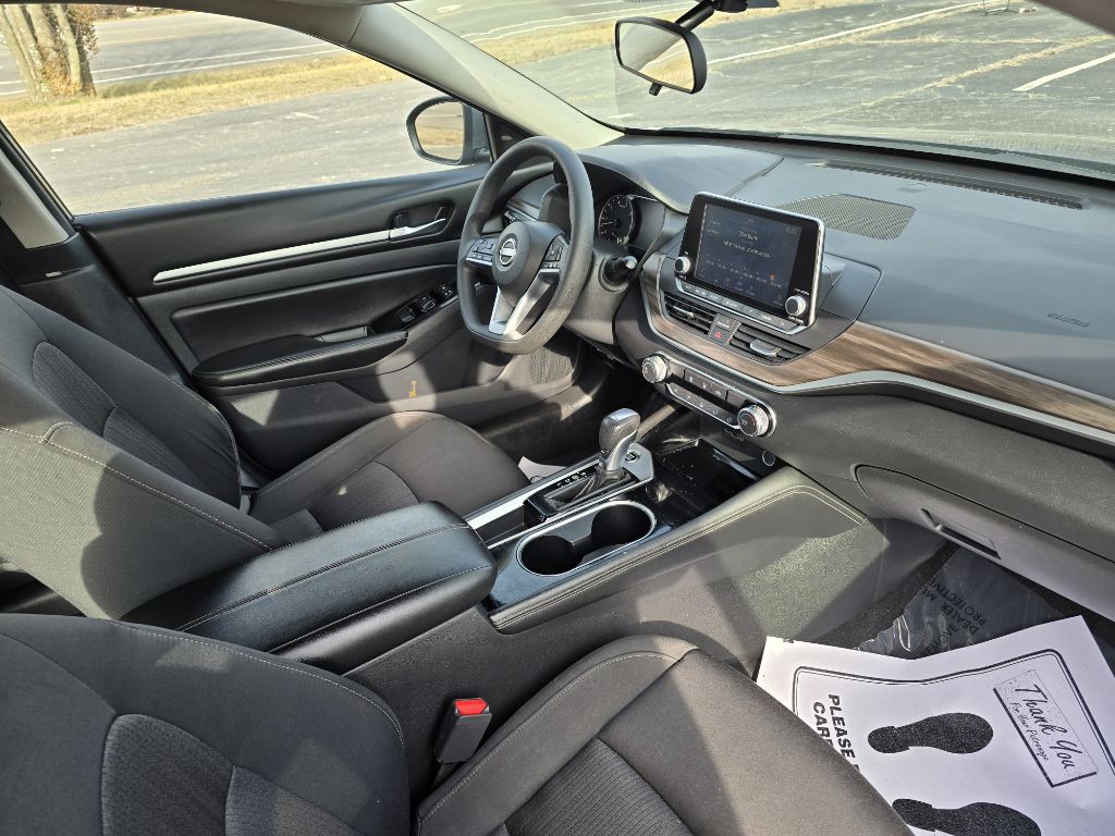 Photo 8 of this NISSAN ALTIMA