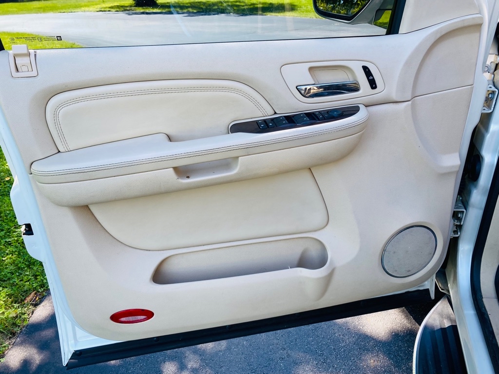 Photo 8 of this CADILLAC ESCALADE