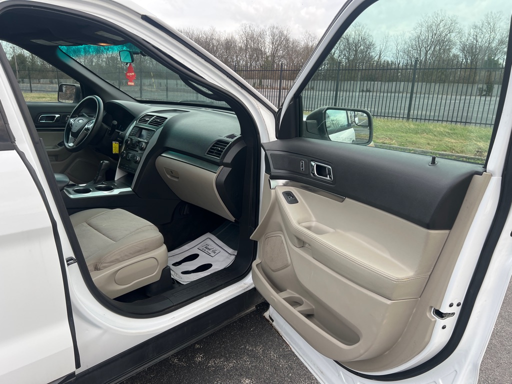 Photo 9 of this FORD EXPLORER