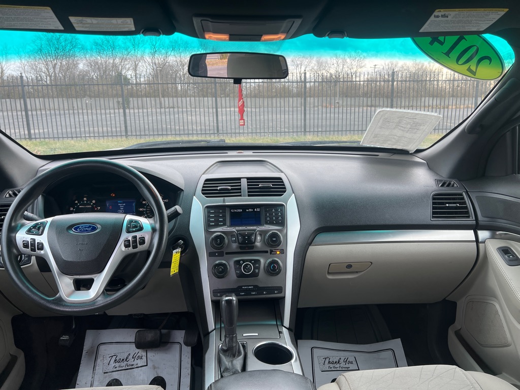 Photo 16 of this FORD EXPLORER