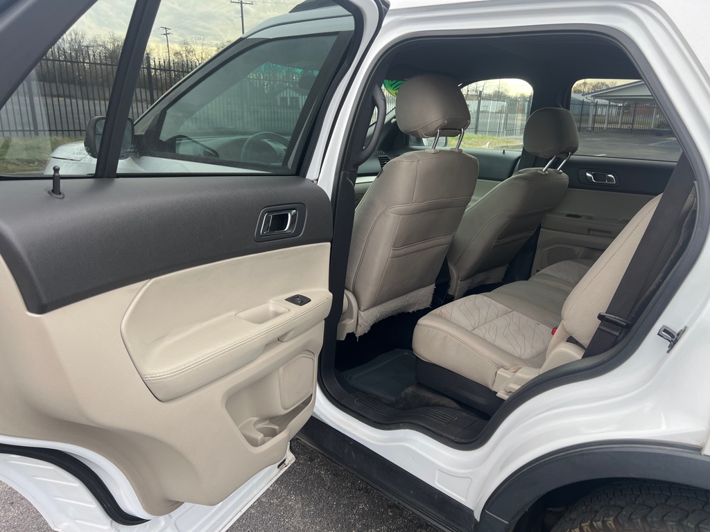 Photo 14 of this FORD EXPLORER