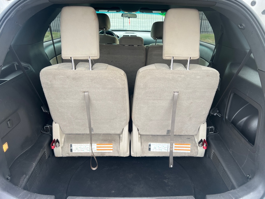 Photo 13 of this FORD EXPLORER