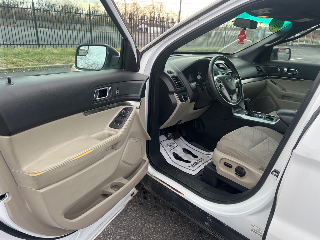 Photo 15 of this FORD EXPLORER