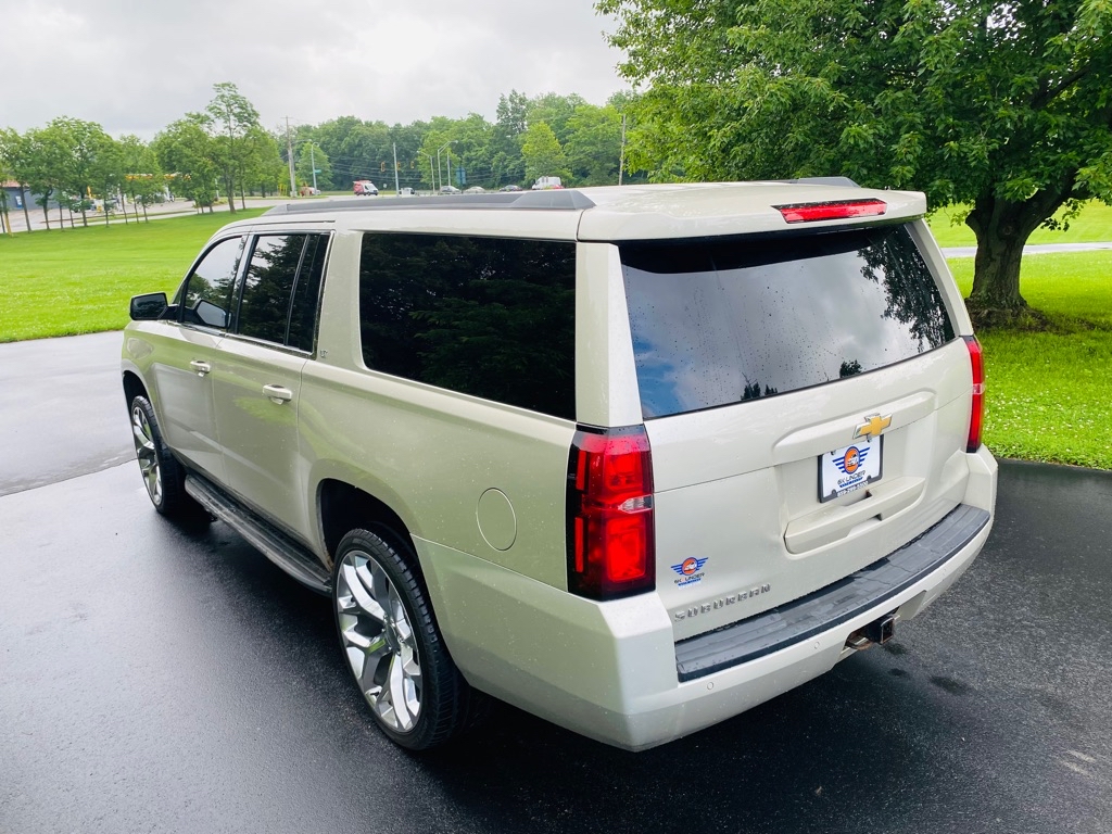 Photo 5 of this CHEVROLET SUBURBAN