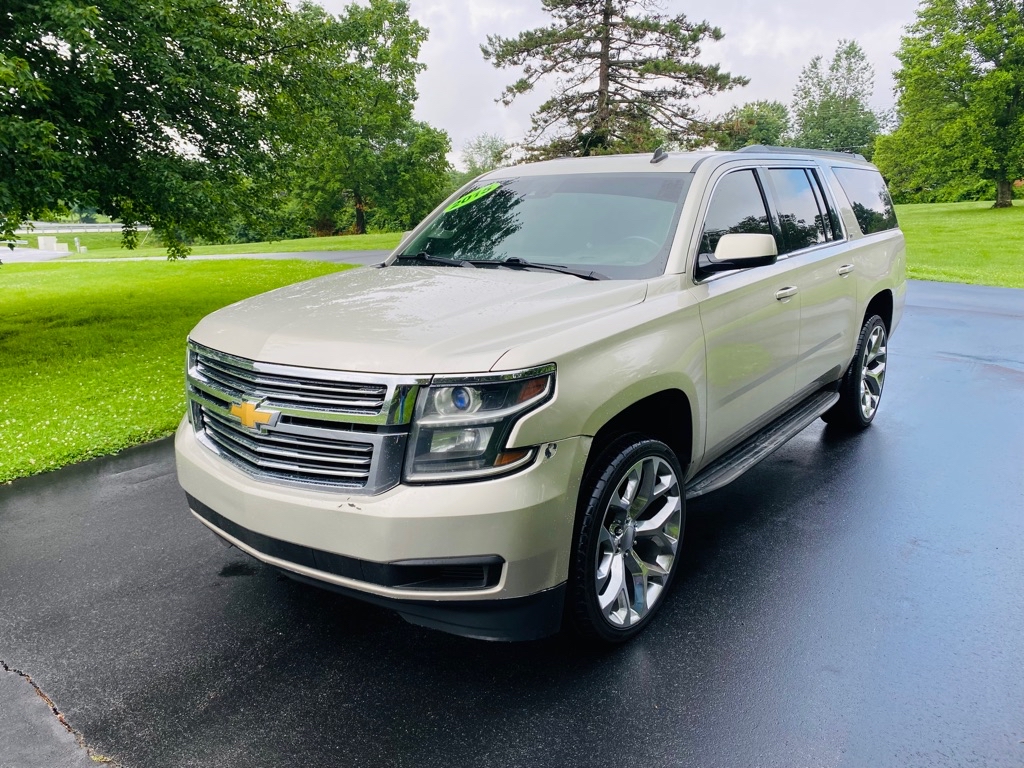 Photo 3 of this CHEVROLET SUBURBAN