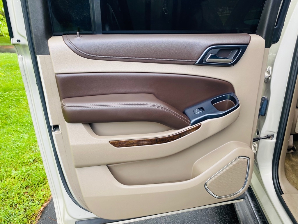 Photo 15 of this CHEVROLET SUBURBAN