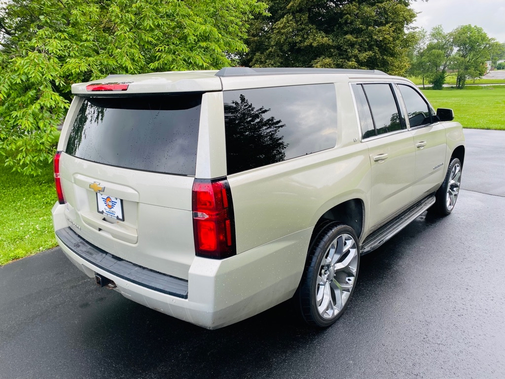 Photo 4 of this CHEVROLET SUBURBAN