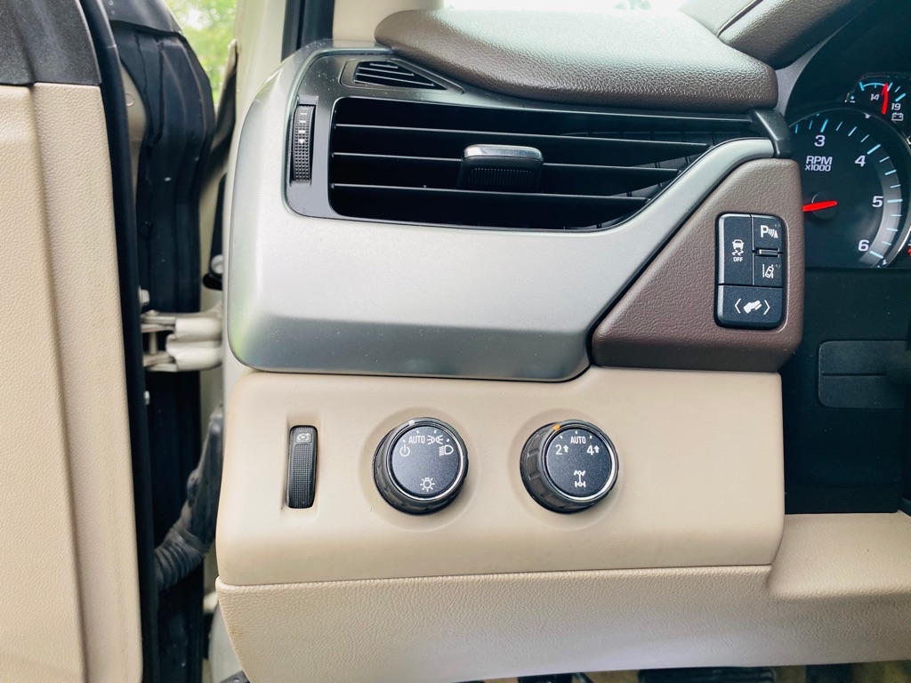 Photo 17 of this CHEVROLET SUBURBAN