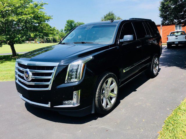 Photo 3 of this CADILLAC ESCALADE