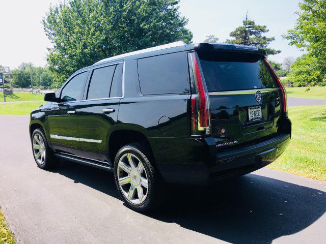 Photo 4 of this CADILLAC ESCALADE