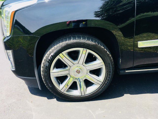 Photo 8 of this CADILLAC ESCALADE