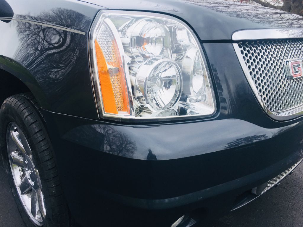 Photo 10 of this GMC YUKON