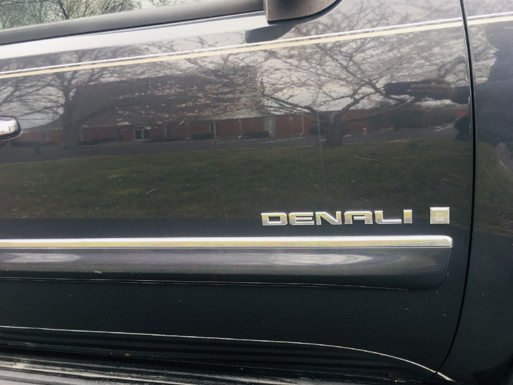 Photo 8 of this GMC YUKON