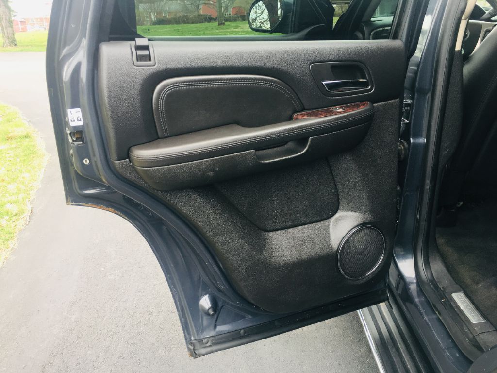 Photo 14 of this GMC YUKON