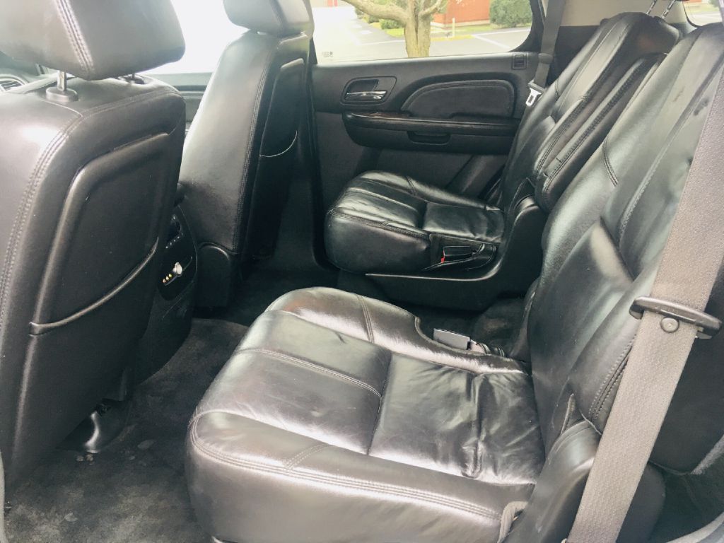 Photo 15 of this GMC YUKON
