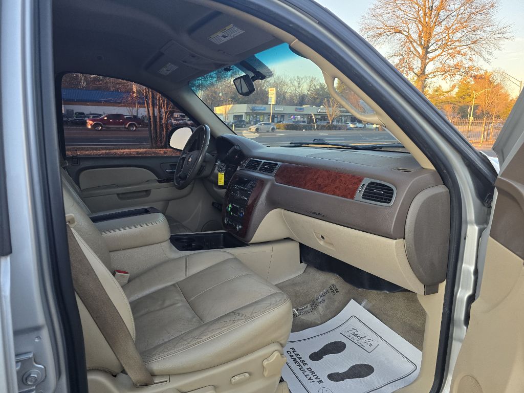 CHEVROLET SUBURBAN 2011 CHEVROLET SUBURBAN 1GNSKJE34BR190077