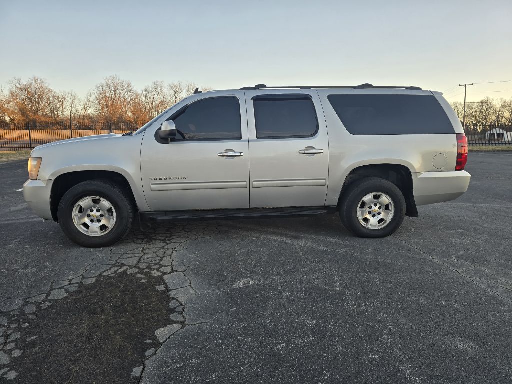 CHEVROLET SUBURBAN 2011 CHEVROLET SUBURBAN 1GNSKJE34BR190077