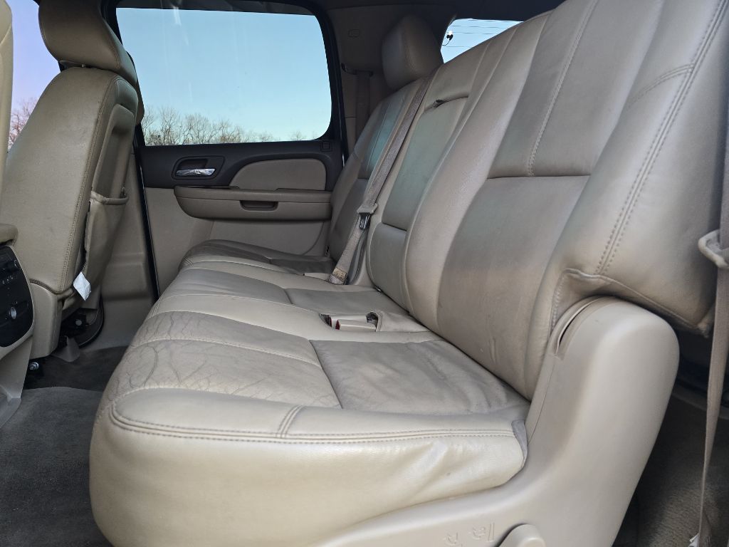 CHEVROLET SUBURBAN 2011 CHEVROLET SUBURBAN 1GNSKJE34BR190077